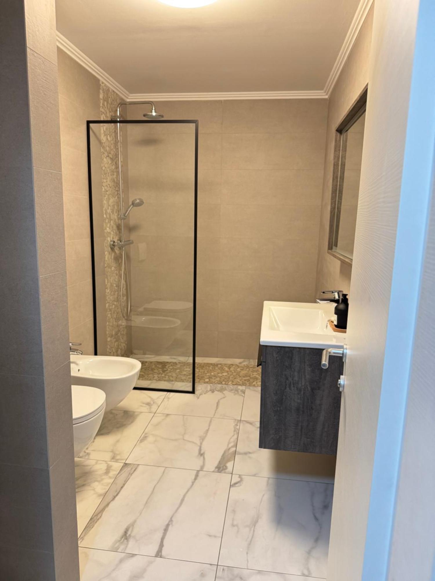 Free Parking Skanderbeg Square - Spacious Central Apartment Tiranë Ngoại thất bức ảnh